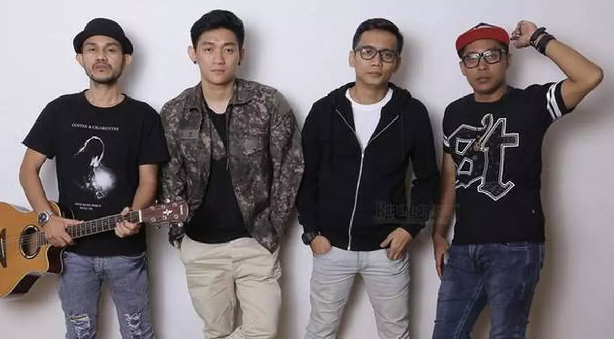 Basistul trupei Seventeen a murit, după tsunami devastator din Indonezia. Trupa susținea un concert în aer liber