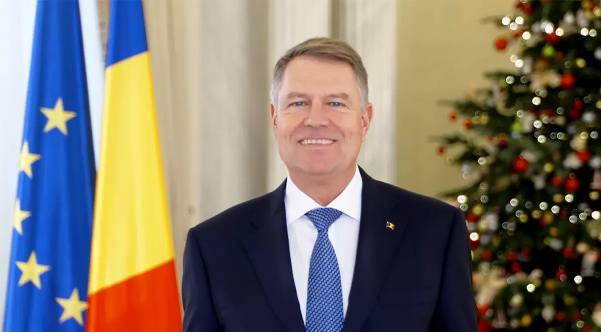 Klaus Iohannis a motivat respingerea propunerilor de miniștri. Klaus Iohannis, la Palatul Cotroceni, lângă bradul de Crăciun