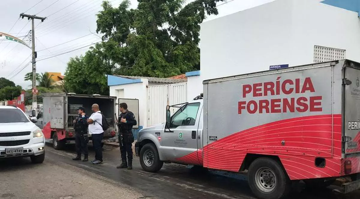 14 morți, în urma unui jaf la două bănci din Brazilia. Imagine de la jafurile din Brazilia, cu polițiști care asigură zona