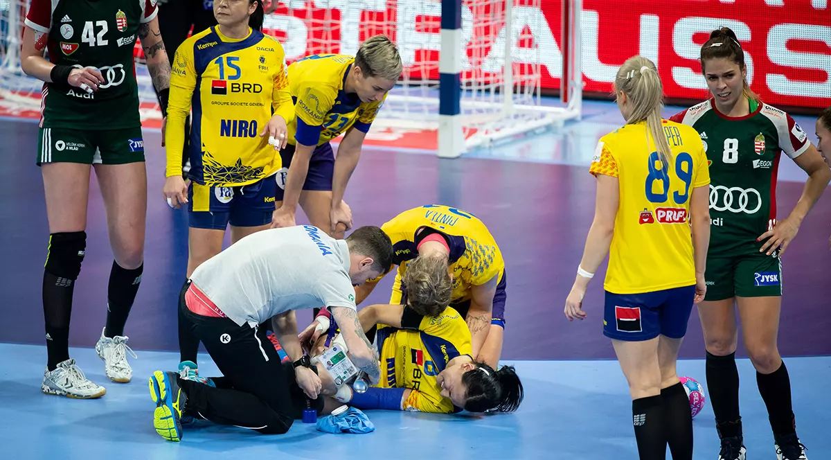 Cristina Neagu a suferit o accidentare gravă! A fost transportată imediat la spital. Bianca Bazaliu, convocată de urgență