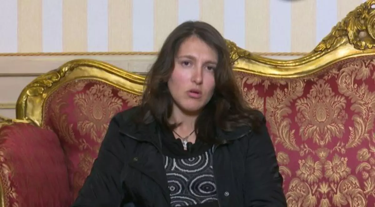 Românca sechestrată zece ani în Italia a avut curajul să povestească ororile prin care a trecut. Bătută, violată și cusută cu ață de pescuit. A născut doi copii după abuzurile italianului