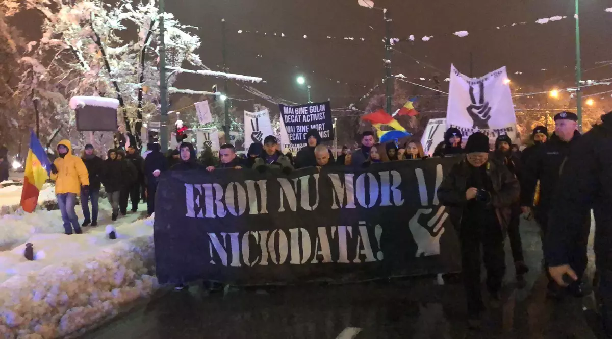 FOTO/ Marșul Eroilor în Timișoara, în memoria martirilor Revoluției din '89. Circa 300 de persoane au ieșit pe străzile orașului unde s-a strigat prima oară „Jos comuniștii”, acum 29 de ani