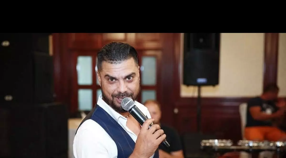 Cine este lăutarul din Iasi, care a produs un grav accident. Lăutarul Mircea Micheal Ungureanu din Iași, cu un microfon la gură