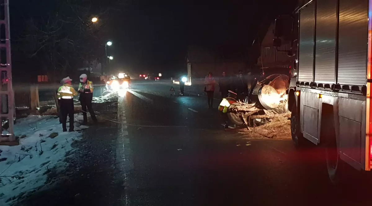 Mai multe persoane au ajuns la spital după un accident în care a fost implicată și o căruță nesemnalizată!