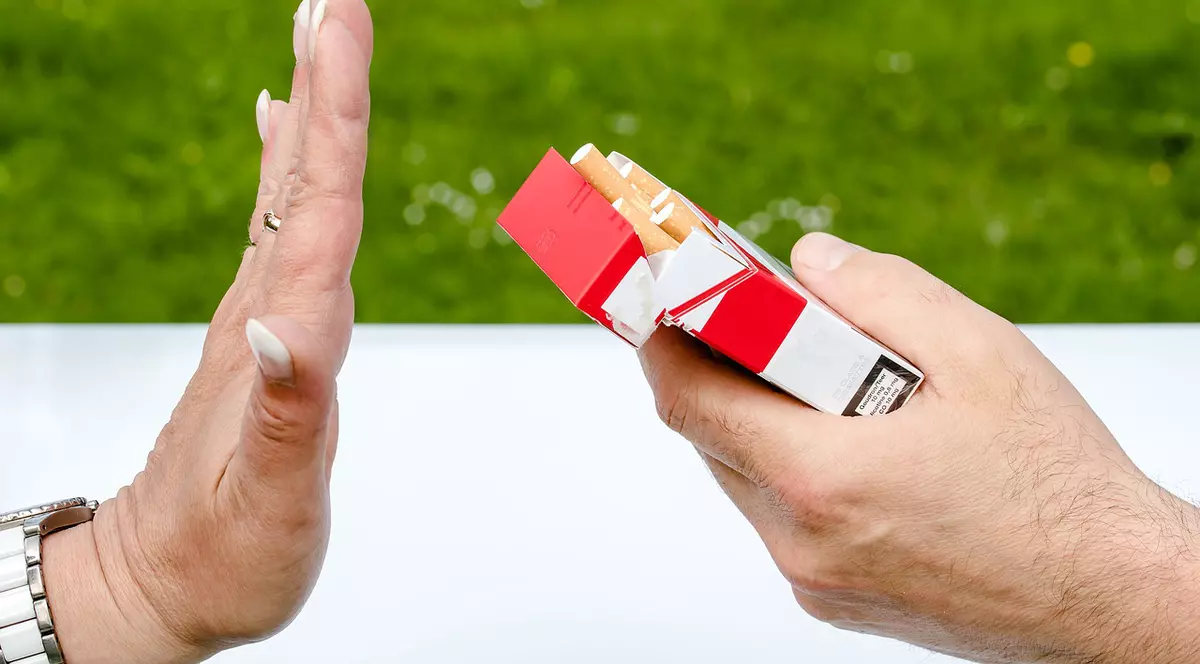 Amenzi consistente pentru fumatul în locuri publice. La cât au ajuns sancțiunile pompierilor într-o singură lună