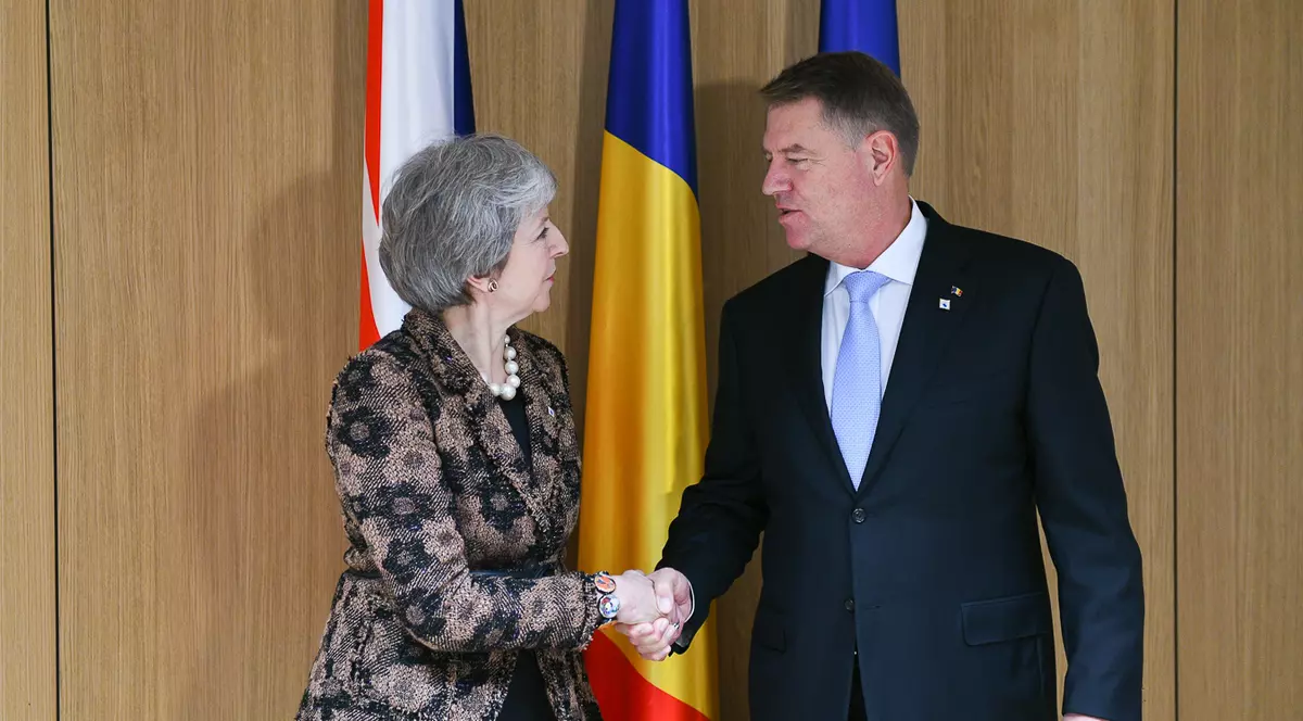 Klaus Iohannis s-a întâlnit cu premierul britanic Theresa May, la Bruxelles. Discuţii despre românii din Regat, în contextul Brexit