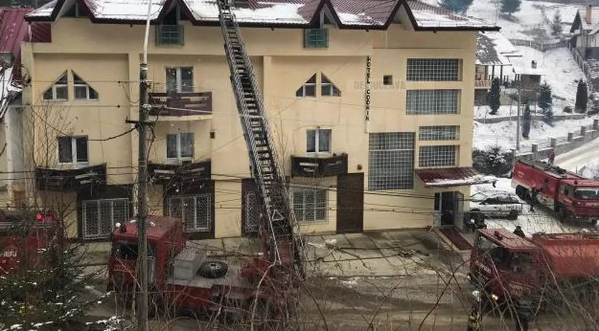 Incendiu puternic la o pensiune din Vatra Dornei