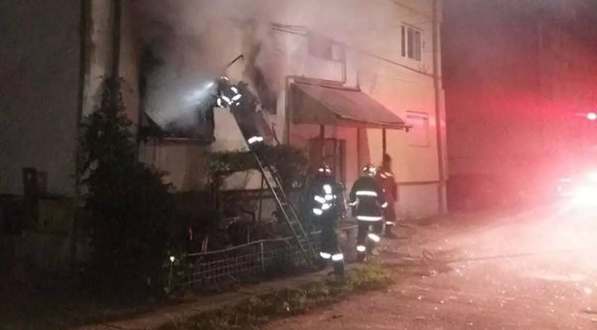 Explozie puternică într-un bloc din Arad. Deflagrația a fost provocată intenţionat