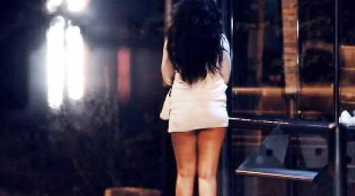 O româncă din Italia a fost snopită în bătaie de soț în fața copilului de trei ani. "Nu mai vreau să mă prostituez"