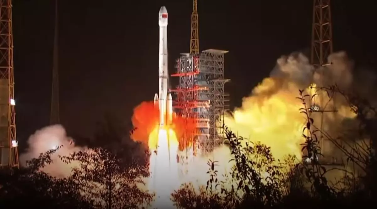 China va explora fața întunecată a Lunii. Racheta trimisă de China pe lună