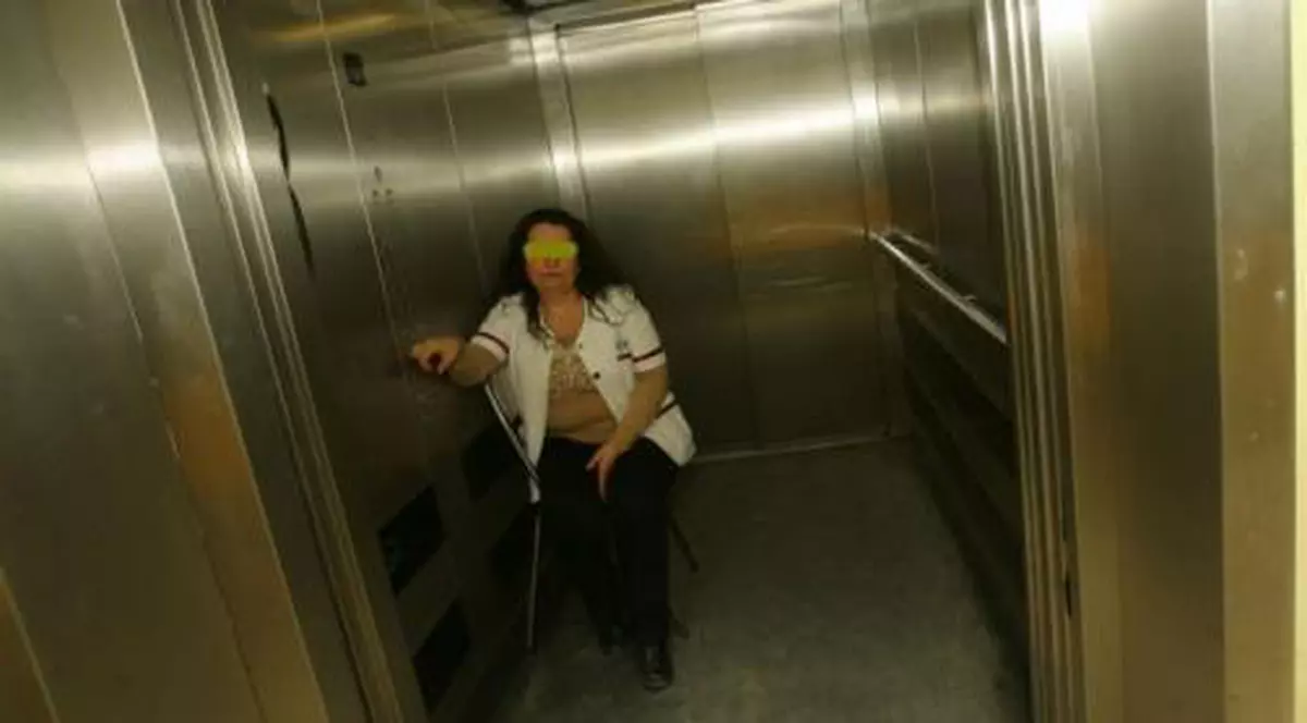 Reacția liftierei de la Spitalul de Urgență Craiova, acuzate că a cerut șpagă din cadourile pentru copiii bolnavi de cancer