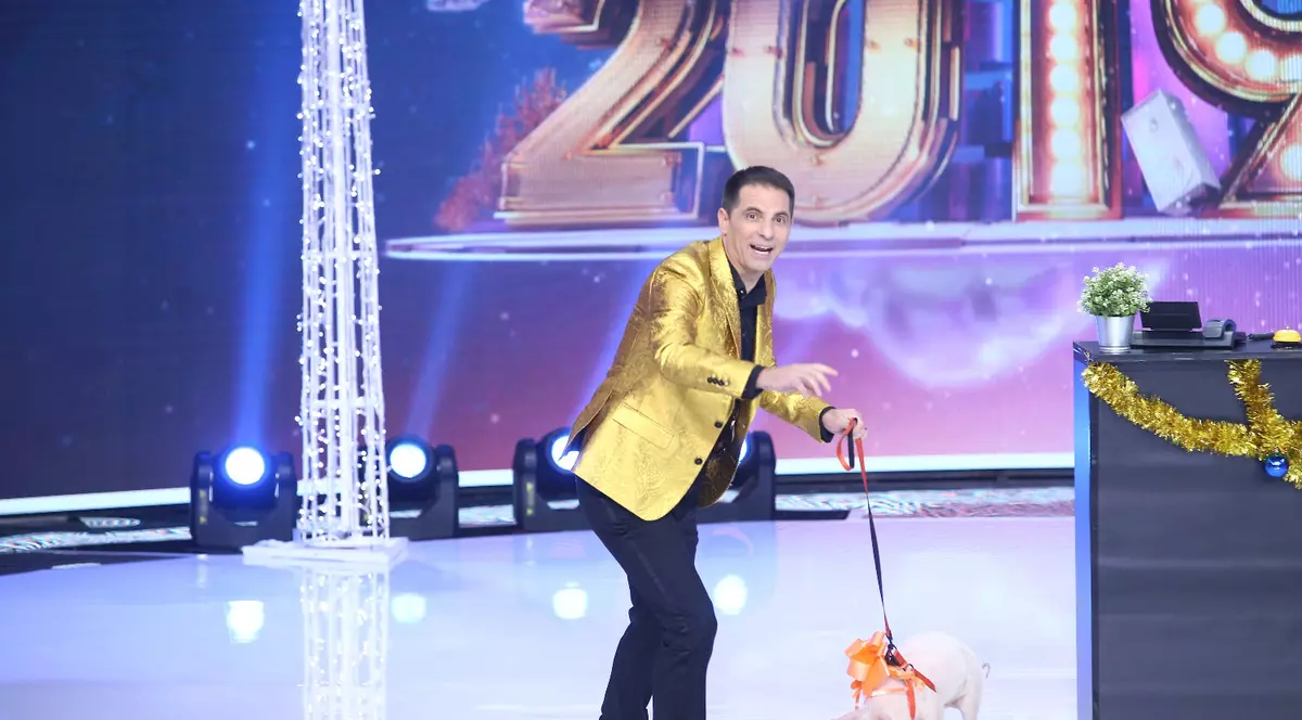 Revelionului Starurilor 2019, din culise: Dorian Popa a rupt ușa de la cabina lui Dan Negru | FOTO