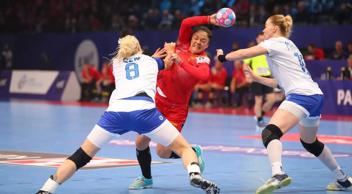 România - Rusia 22 -28. Tricolorele au pierdut fără drept de apel în semifinalele Euro 2018 de handbal feminin. Duminică, finala mică pentru bronz | VIDEO&GALERIE FOTO