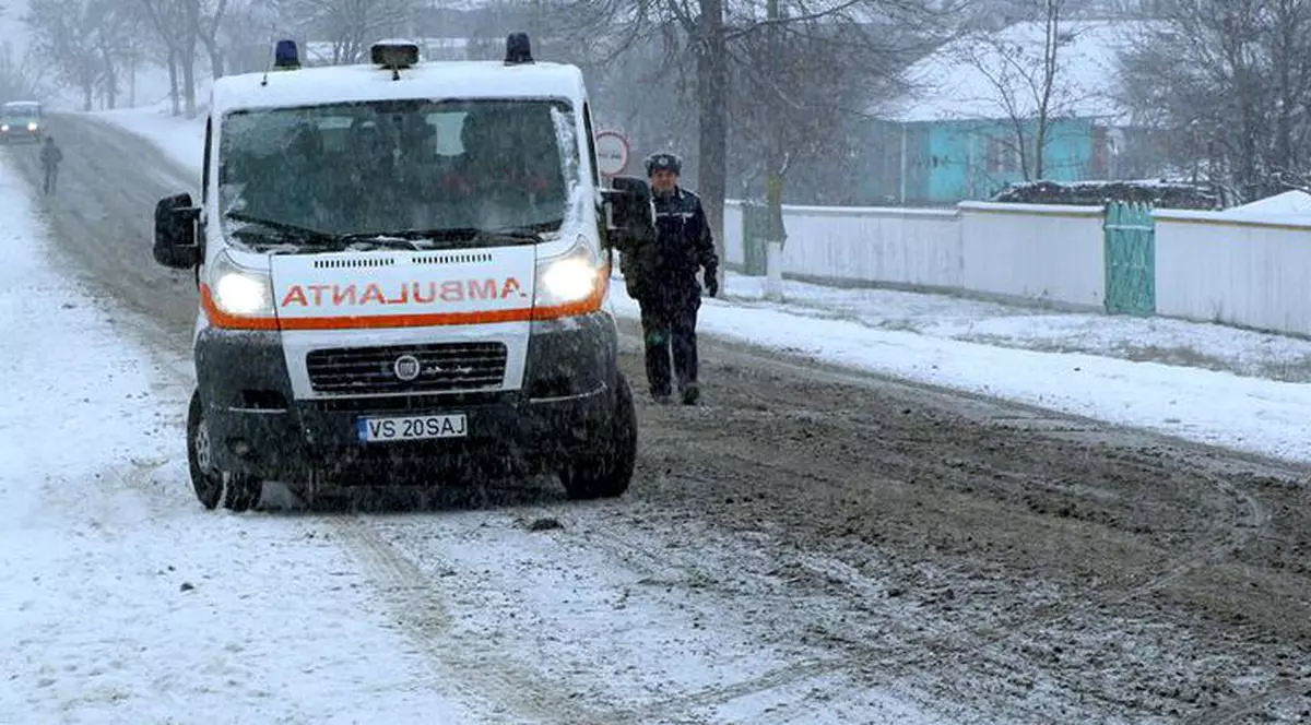 UPDATE/ Accident grav pe DN 14, între Mediaş şi Sighişoara.Trei adulţi şi trei copii au ajuns la spital