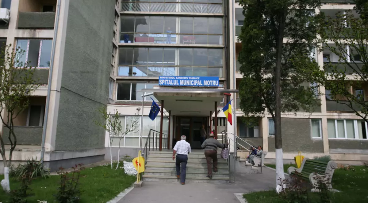Bărbat cu degerături, ținut trei zile la Spitalul din Motru, fără să fie operat