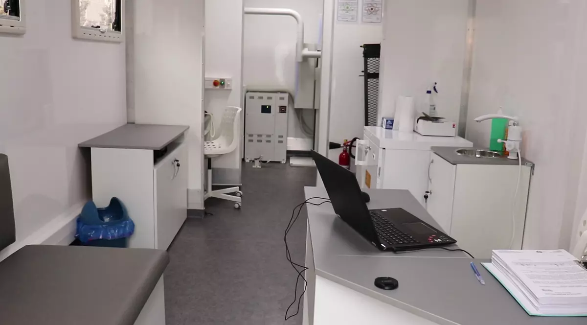 În interiorul celui mai modern laborator mobil din România: Caravana de 430.000 de euro care vrea să eradicheze tuberculoza