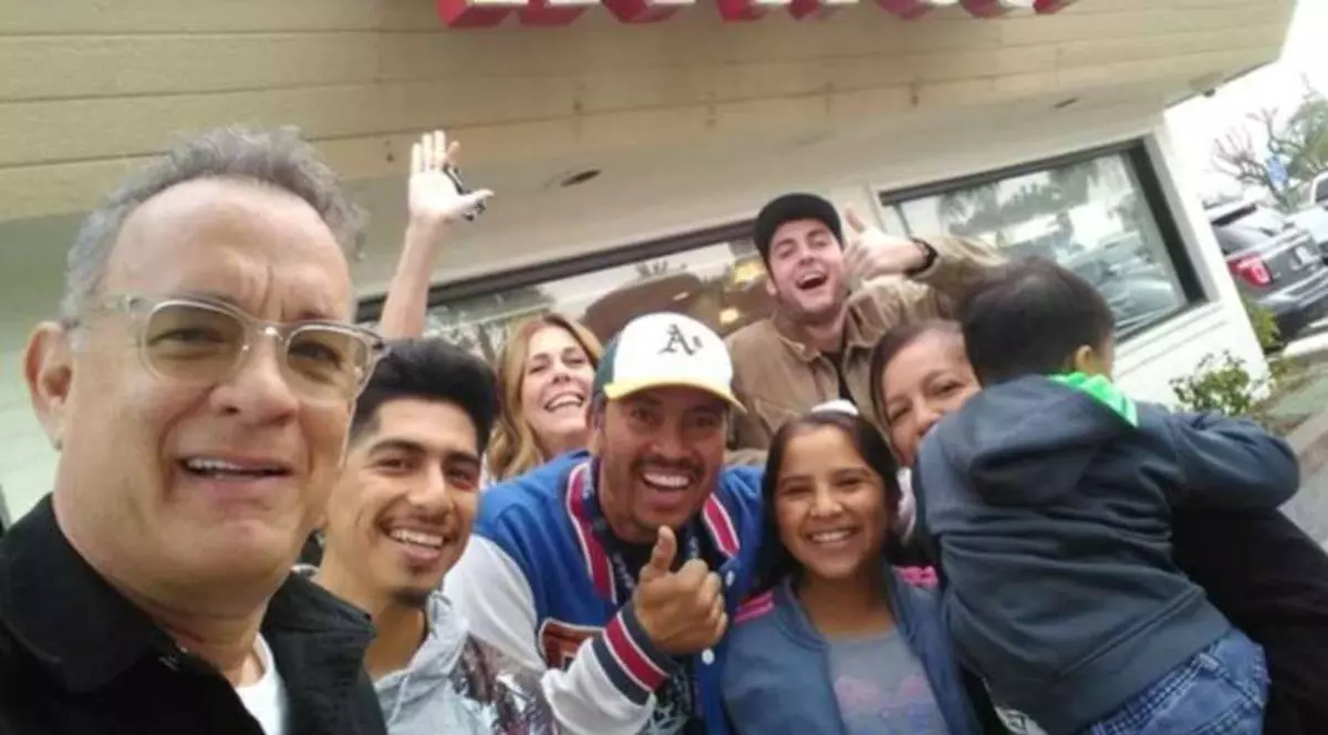 Tom Hanks a plătit mâncarea tuturor clienților dintr-un fast food din California