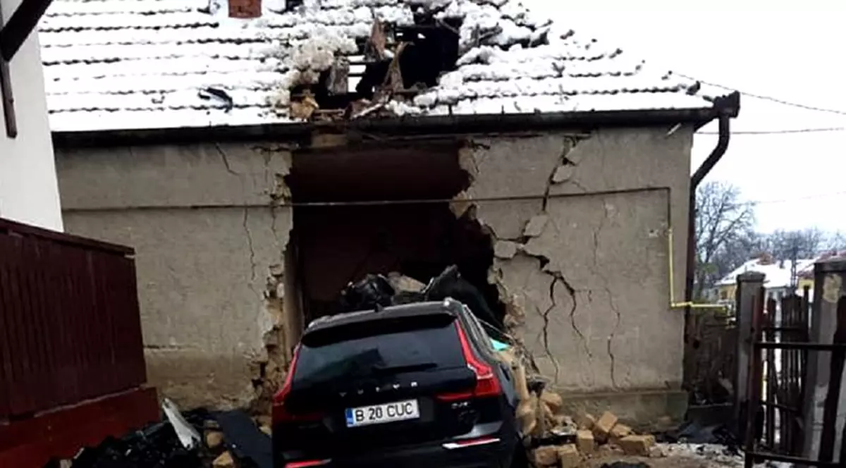 Noi detalii în cazul tânărului de 19 ani mort, după ce a intrat cu maşina într-o casă, la 200 km/h