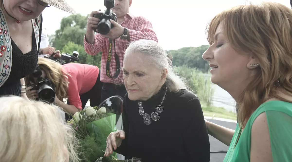 Zina Dumitrescu a fost vizitată la azil de fiul său! Revedere emoționantă după 3 ani!