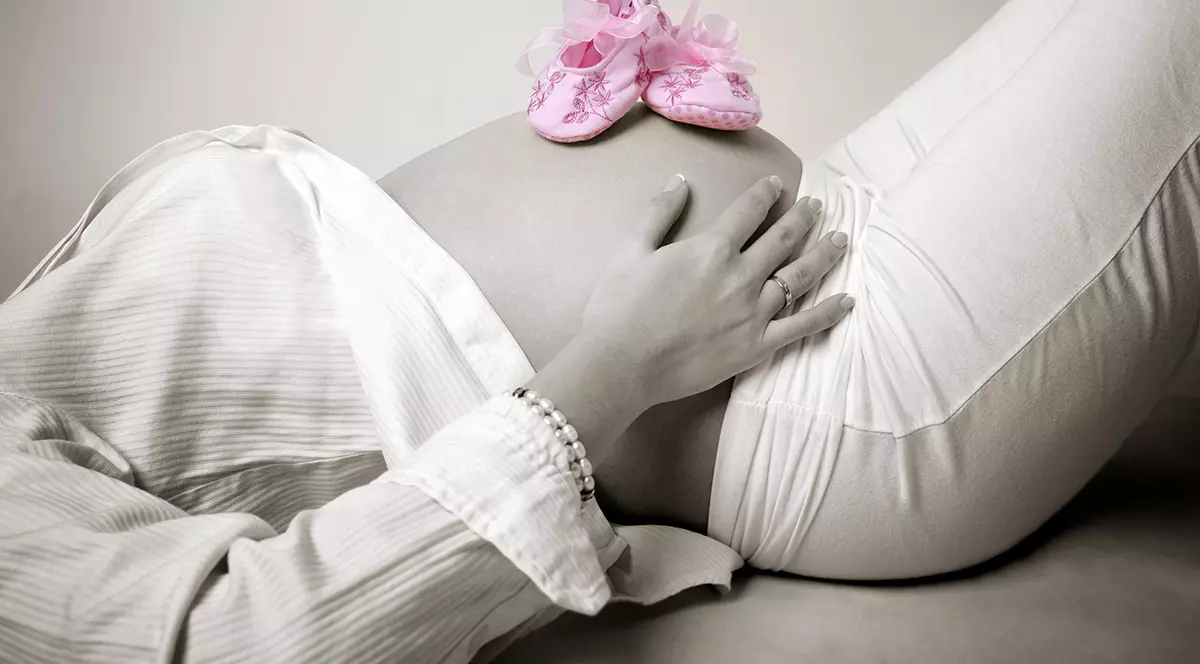 O adolescentă din Olt și-a ucis copilul nou născut și l-a ascuns în spatele unui dulap