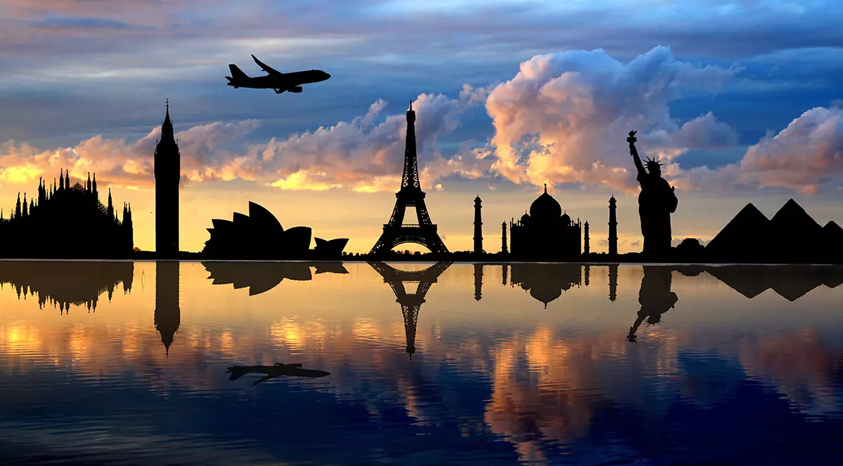 Consiliul Concurenței a amendat 13 agenții de turism. Avion deasupra unei destinaíi turistice