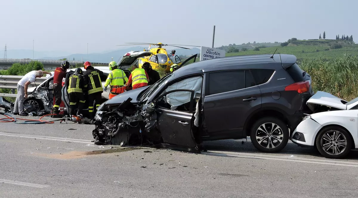 Patru români au murit și unul a fost rănit grav într-un accident