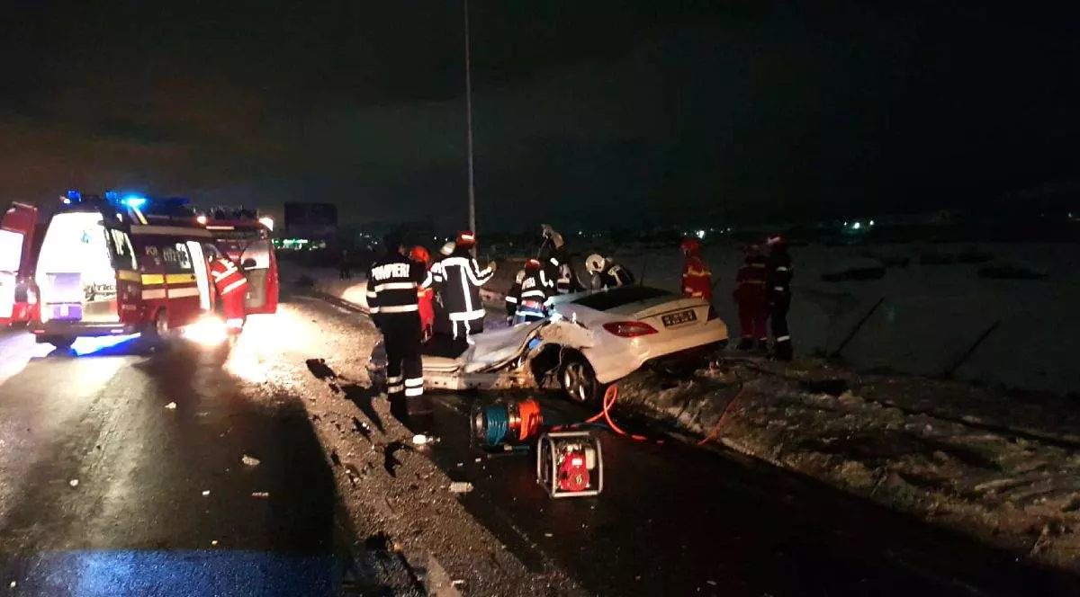 Tânără ucisă într-un accident produs de prietenul ei în Cluj. Polițiștii suspectează că șoferul a consumat droguri