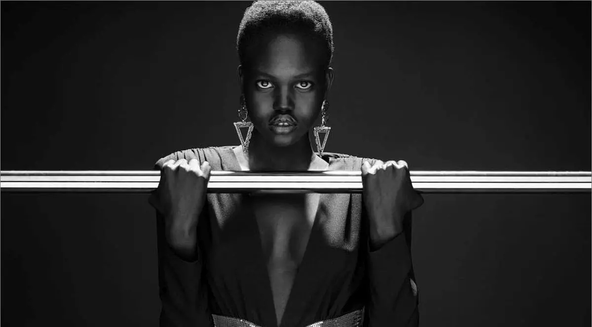 Adut Akech, o tânără refugiată, a fost desemnat cel mai bun model al lumii. Adut Akech le-a devansat pe surorile Hadid și Kendall Jener