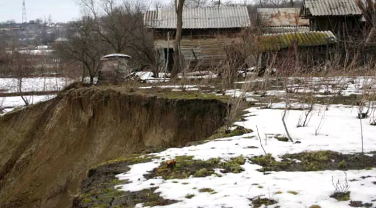 Alunecare de teren, în Vâlcea