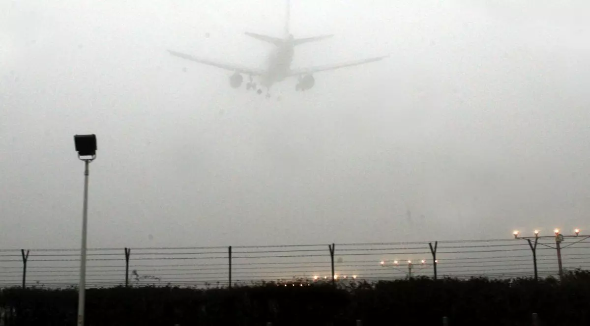 Mai multe curse aeriene anulate în România din cauza vremii. Sute de români au rămas blocați în aeroporturile din străinătate