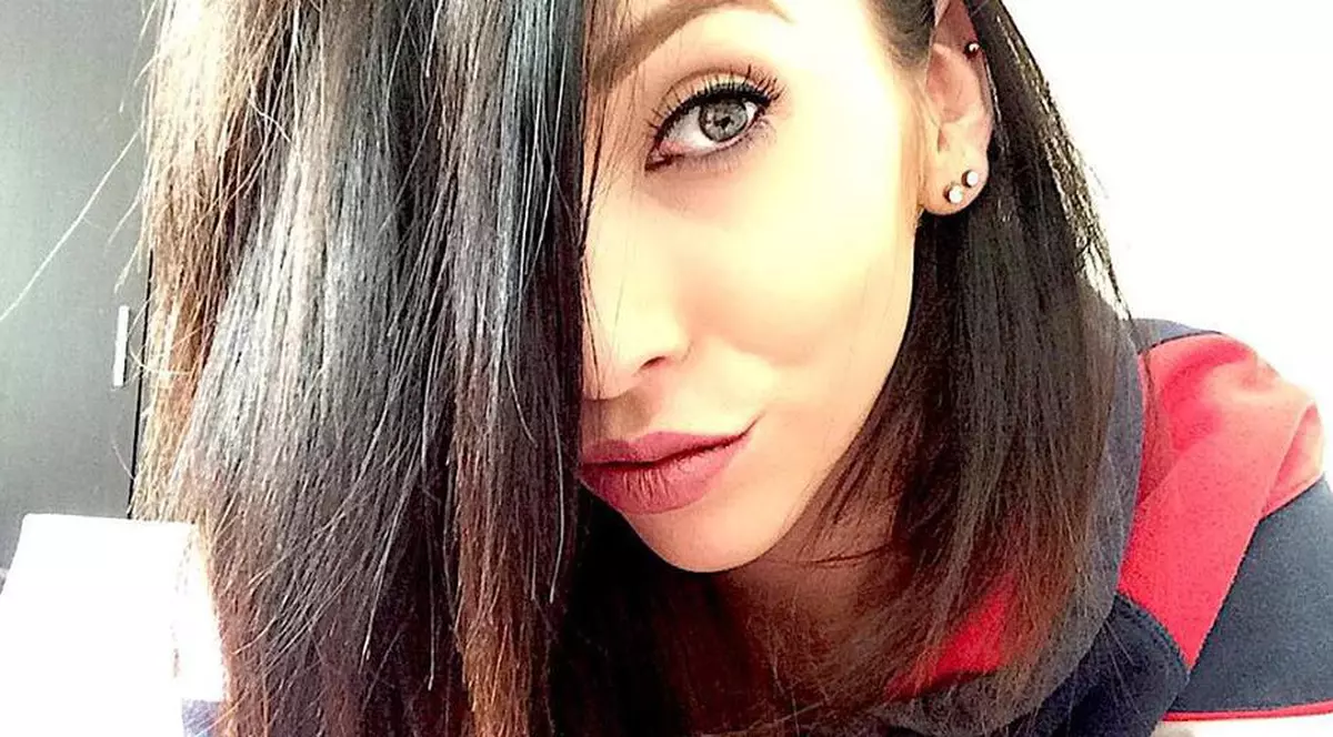 E frumoasă, e celebră, dar n-are noroc în dragoste. E campioană la taekwondo, dar nu acesta e motivul pentru care nu și-a găsit iubit