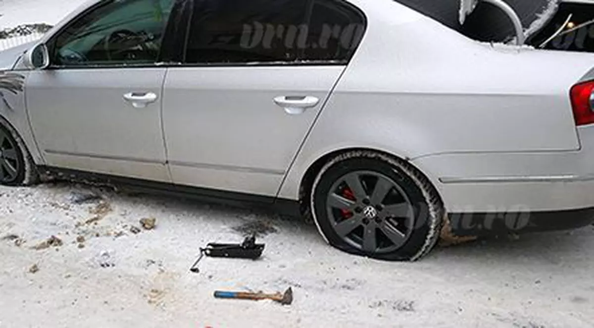 11 mașini din Bârlad, vandalizate. Oamenii s-au trezit chiar și cu toate patru cauciucurile tăiate