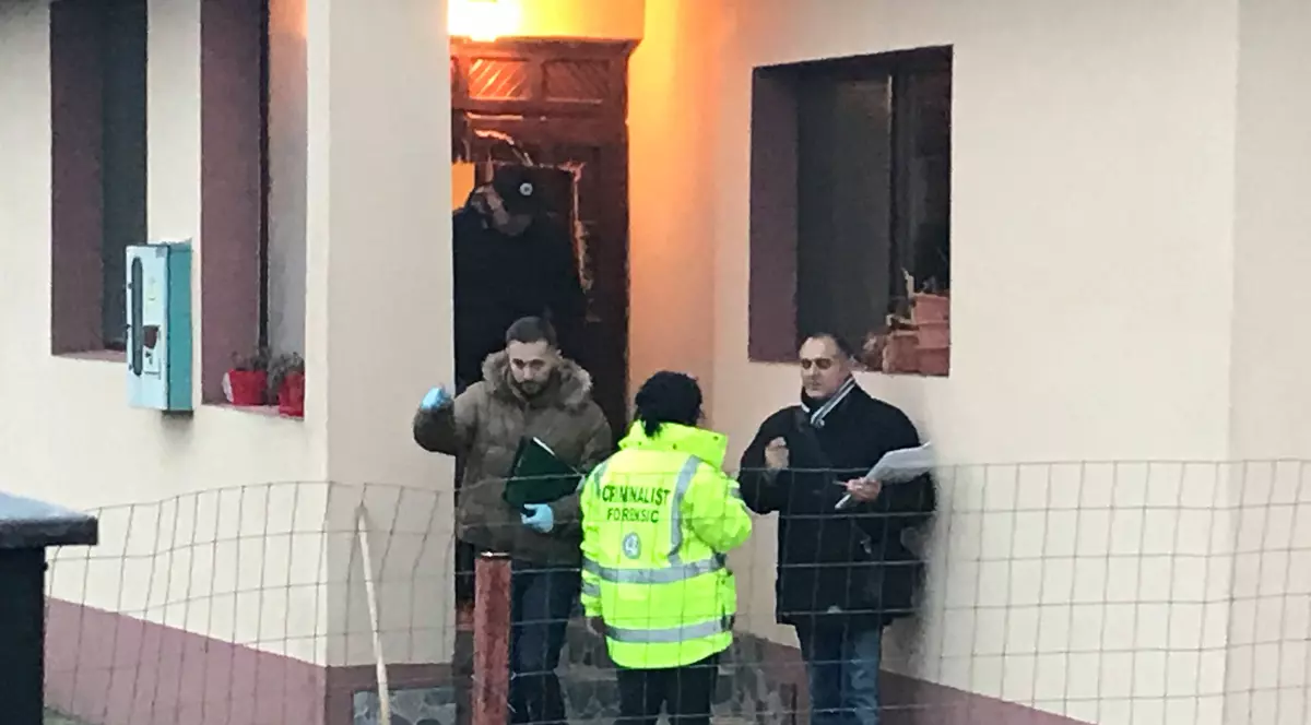 Un bărbat a fost decapitat cu drujba în Timiș. Criminalul a plecat plin de sânge pe străzi