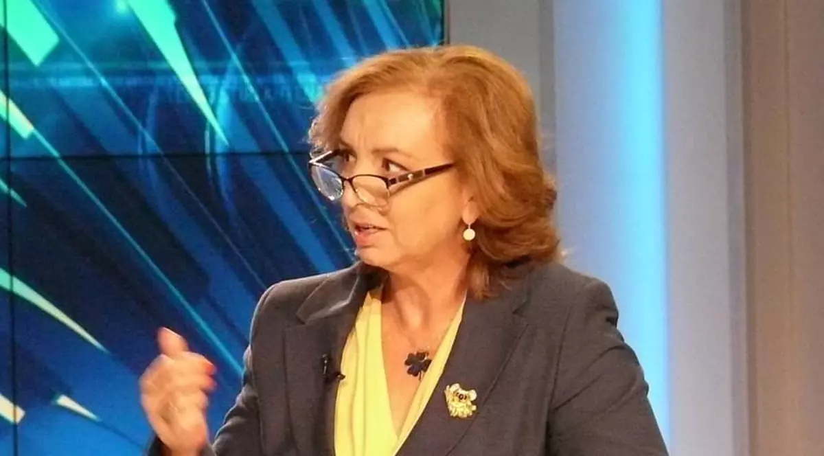 Reacția Institutului Elie Wiesel după ce consilierul de stat Dana Varga l-a prezentat pe Klaus Iohannis alături de Hitler