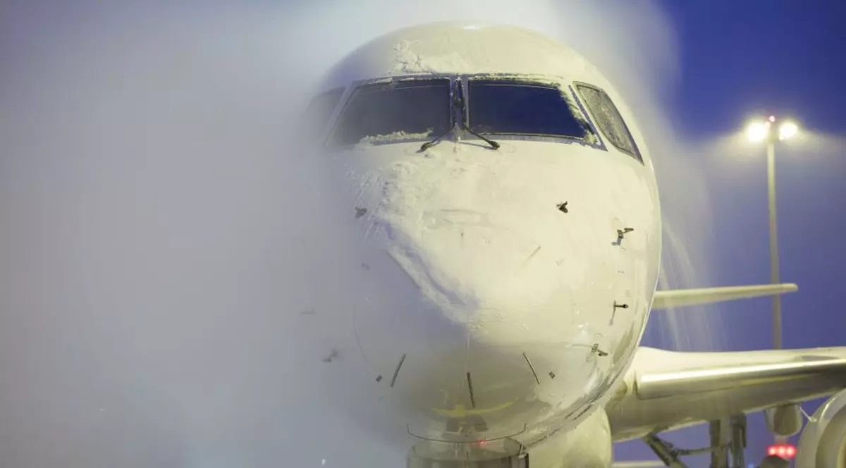 Decolările de pe aeroporturile din București pot avea întârzieri