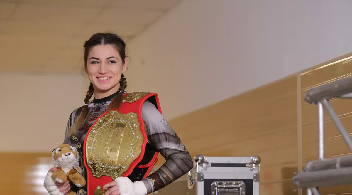Luptătoarea cu suflet de copil. Diana Belbiță a plecat la "Ferma" cu o jucărie pe care-o are de la 14 ani