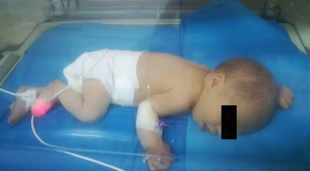 Un copil din Satu Mare a murit la 4 zile după naștere. Dorian Săvianu, copilul din Satu Mare care a murit la 4 zile după naștere, în timp ce se afla într-un incubator