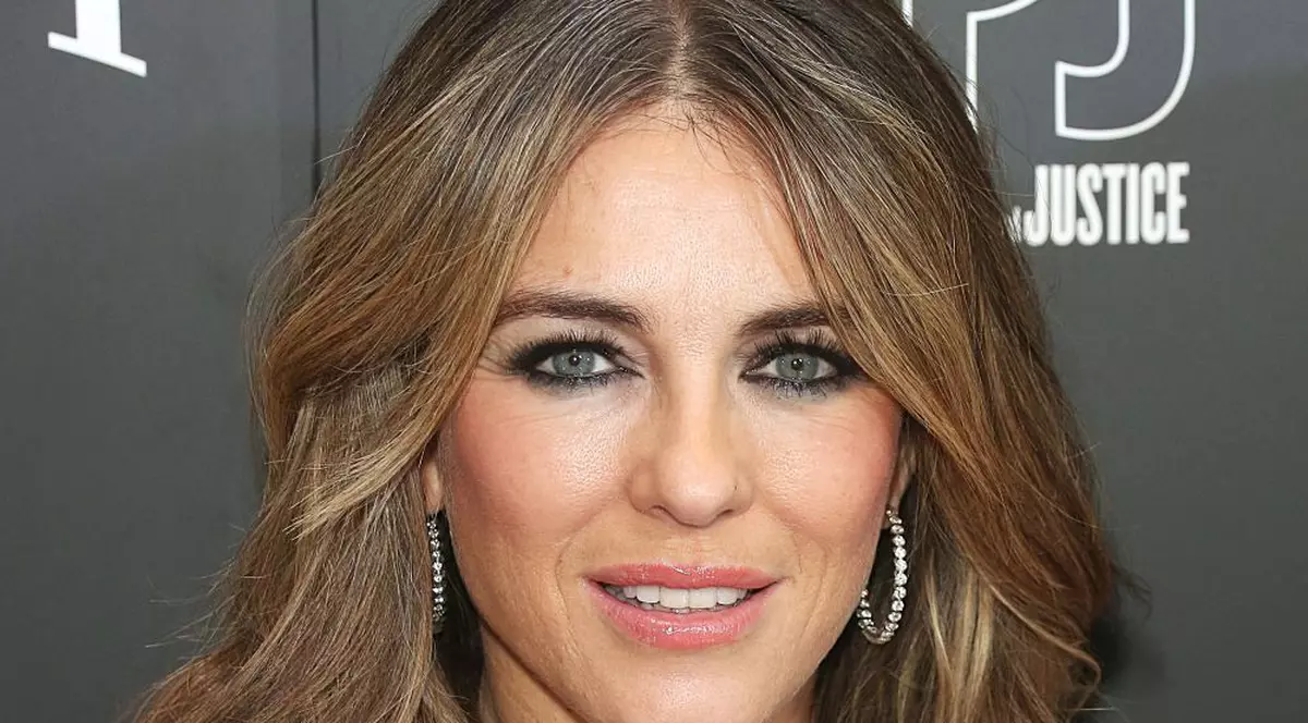 Elizabeth Hurley, incredibil de sexy în costum de baie