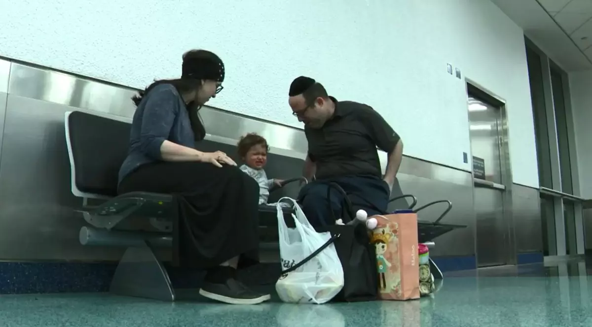 O familie din SUA a fost dată afară dintr-un avion pentru că "mirosea urât"