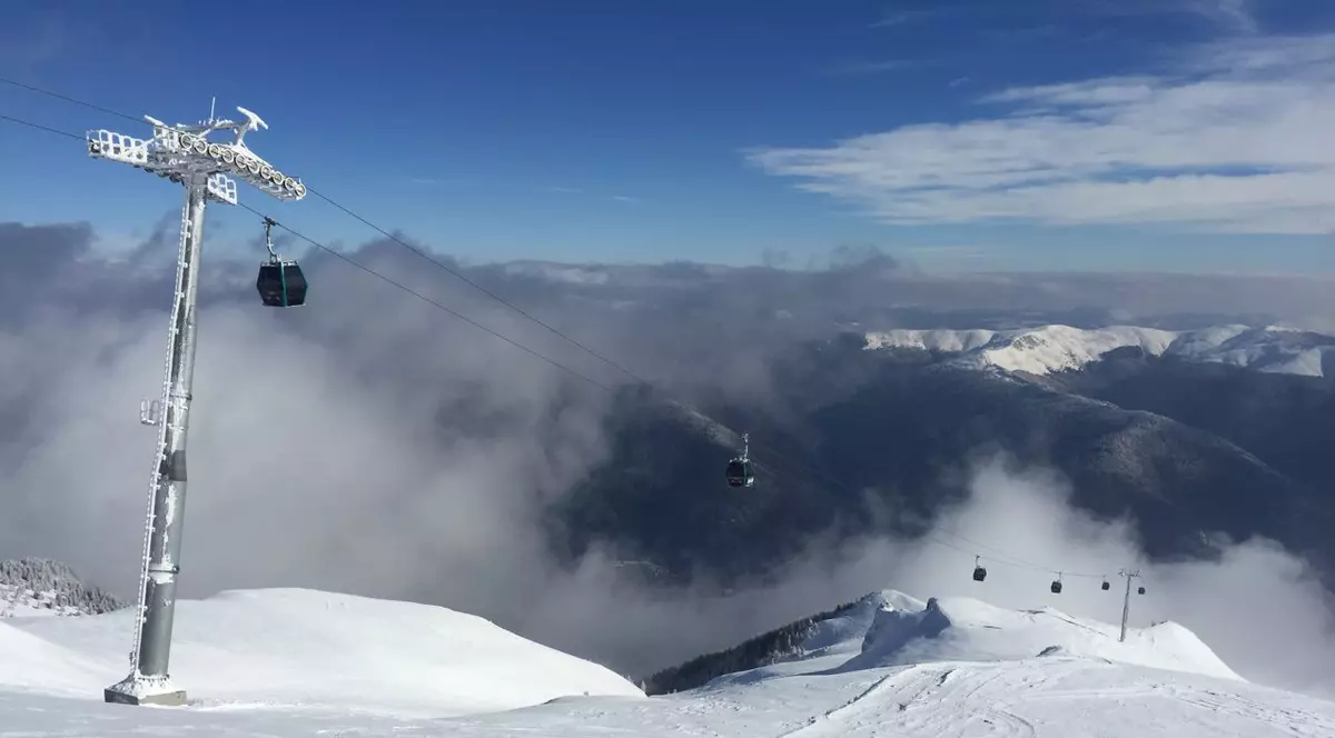 Turiștii rămași blocați în gondole au fost coborâți de salvamontiști