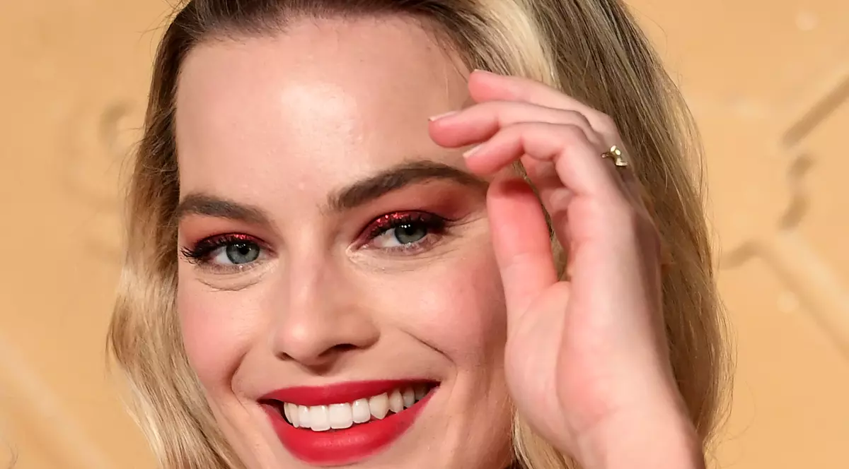 Margot Robbie va juca rolul păpuşii Barbie. Actrița Margot Robbie