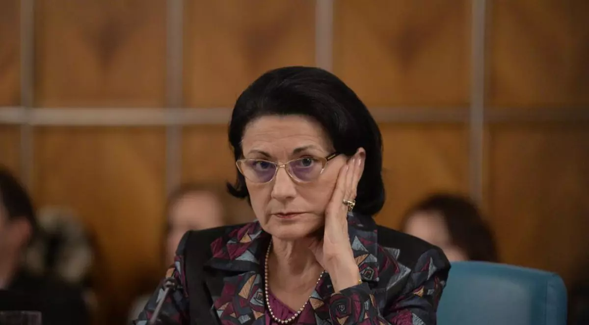 Schimbări în structura anului școlar, anunțate de ministrul Educației: vacanță de iarnă mai scurtă