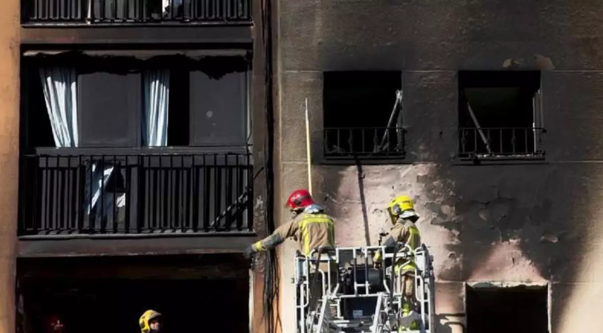 Români arestaţi în Spania, după un incendiu în care au murit 3 oameni şi 30 au fost răniţi