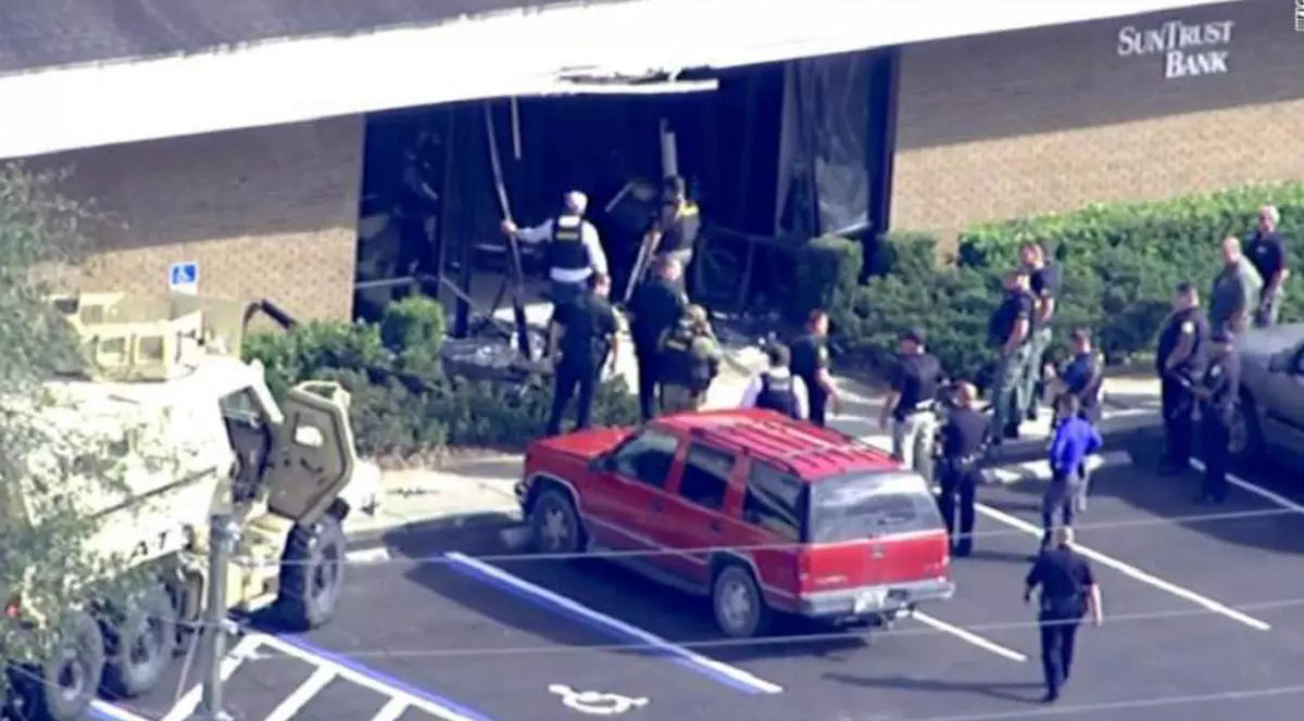 Atac armat soldat cu cel puțin 5 morți, la o bancă din Florida