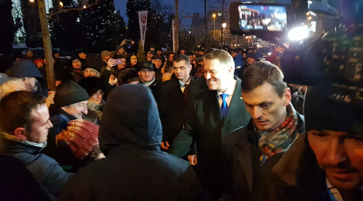 Iohannis, primit cu urale la Iași: "Fiți mai ferm, domnule președinte!"