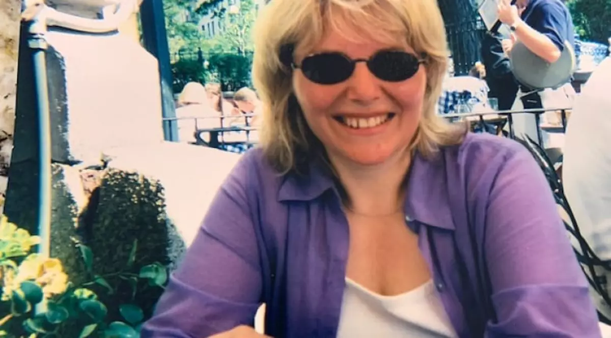 Brățada de aur a lui Lowe se număra printre bijuteriile donate accidental de caritate