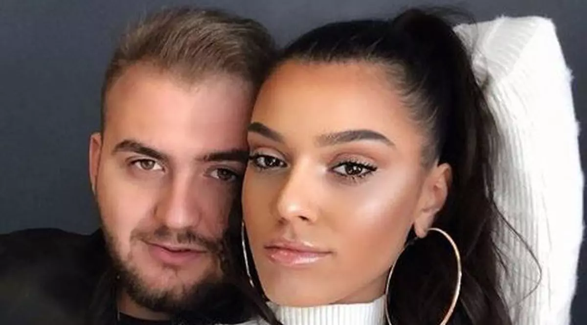 Prima imagine cu fiica lui Adi Minune după ce s-a spus că este însărcinată