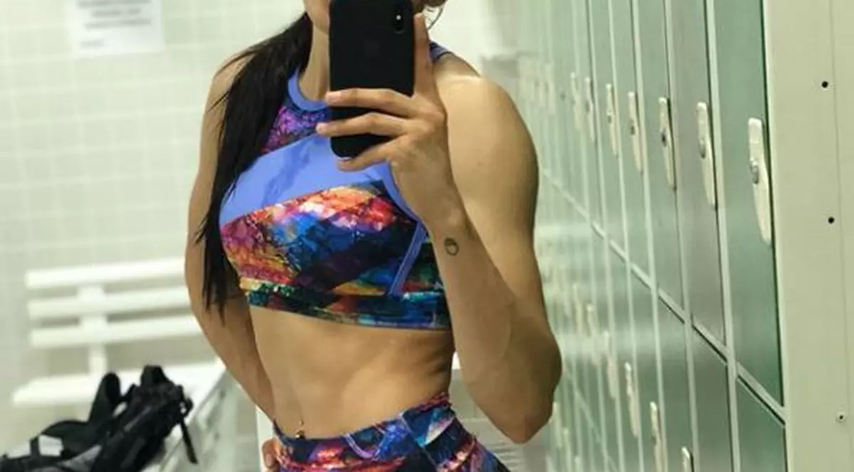 Luptătoare MMA, amenințată de un hoț înarmat cu un pistol din carton