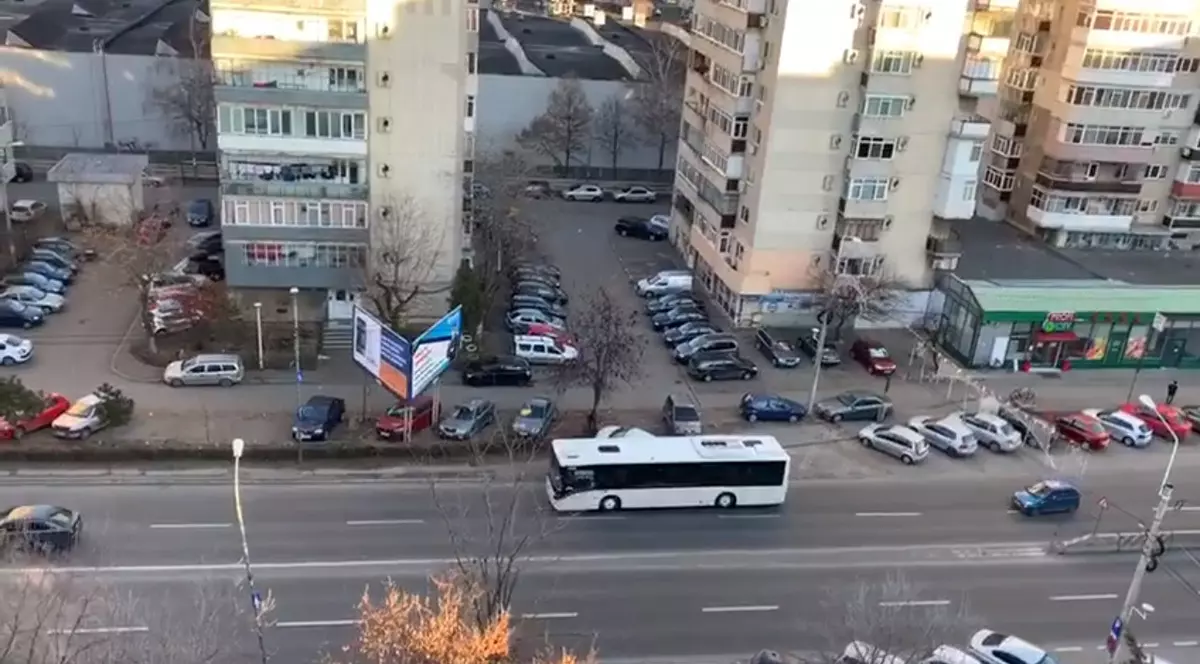 Un autobuz cumpărat nou de primăria din Ploiești s-a poticnit în drum