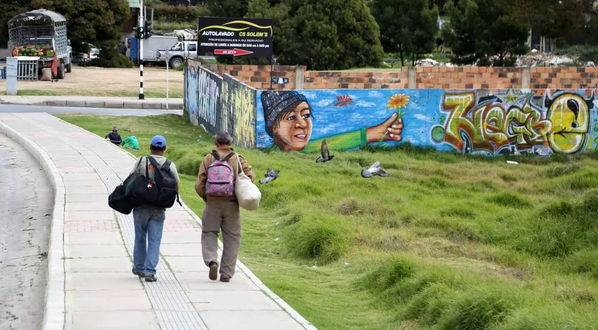 Doctorul împins de sărăcie să servească la mese